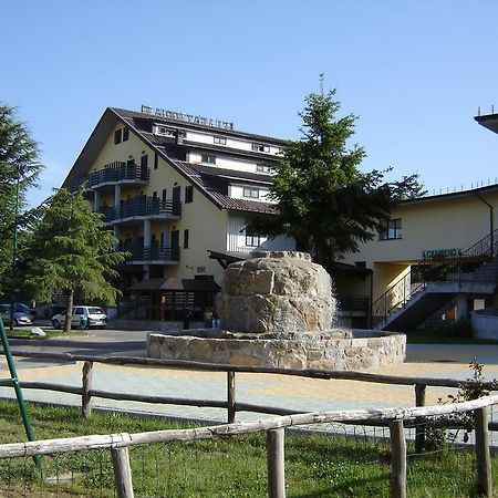 Hotel La Fattoria Камільятелло-Сілано Екстер'єр фото