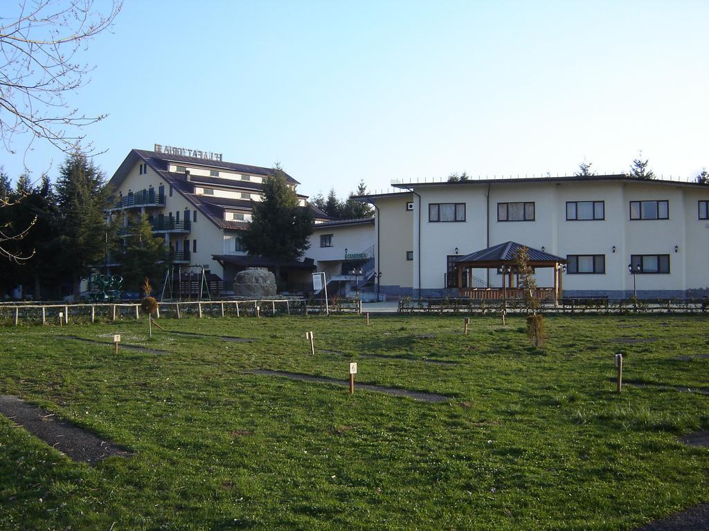 Hotel La Fattoria Камільятелло-Сілано Екстер'єр фото