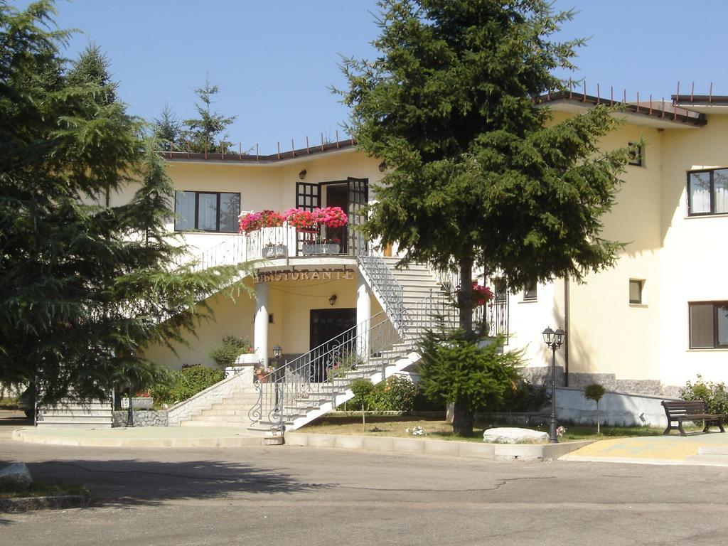 Hotel La Fattoria Камільятелло-Сілано Екстер'єр фото