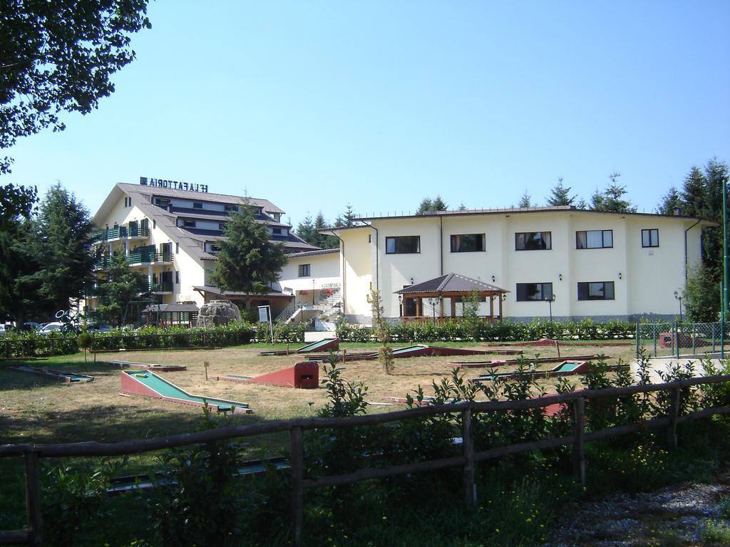 Hotel La Fattoria Камільятелло-Сілано Екстер'єр фото