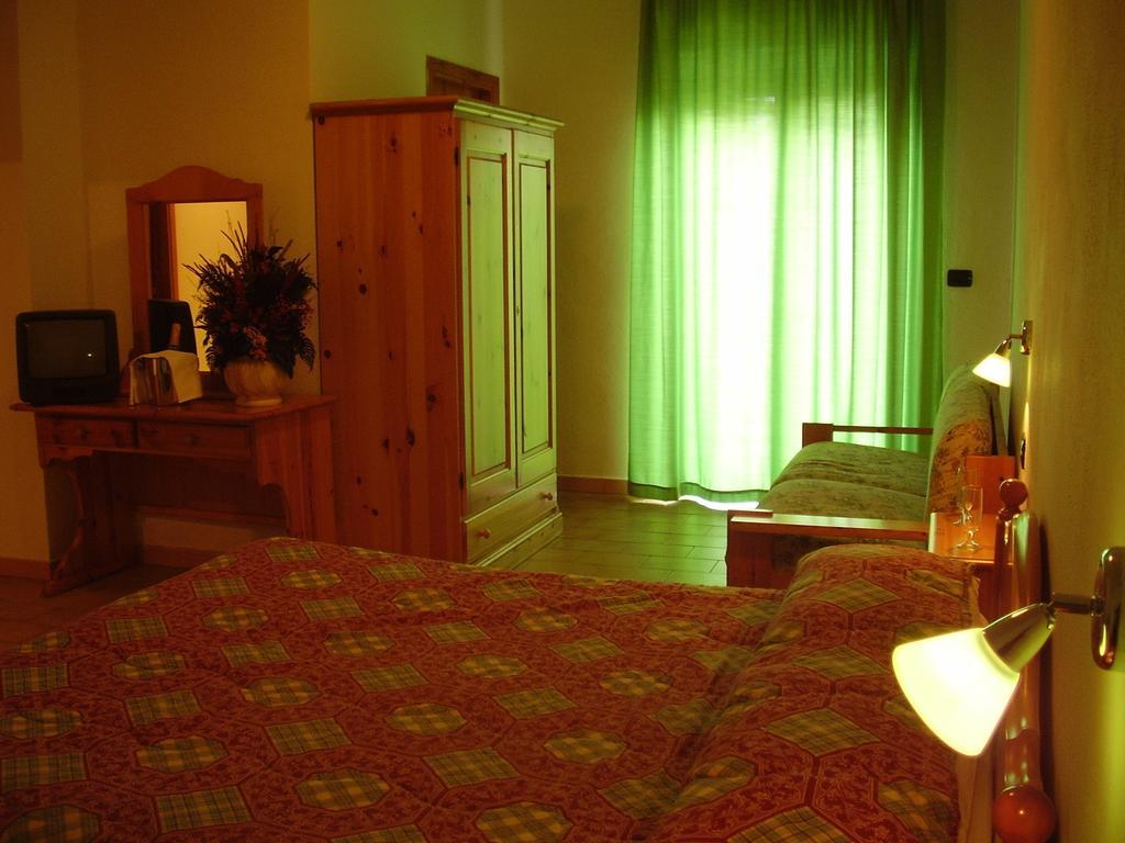 Hotel La Fattoria Камільятелло-Сілано Номер фото