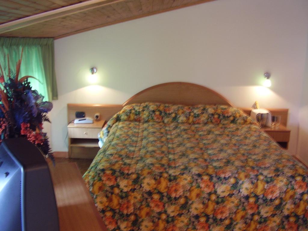 Hotel La Fattoria Камільятелло-Сілано Номер фото
